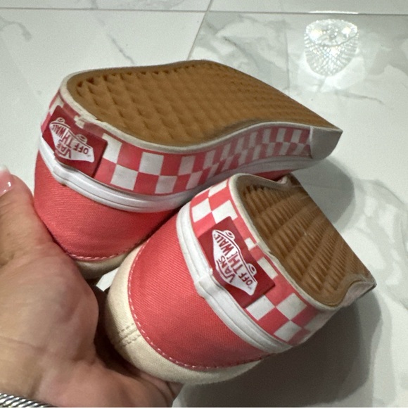 Slip on Vans women’s size 7 salmon color - Picture 4 of 6